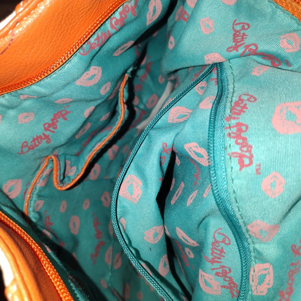 *hand bag* - Picture 2 of 6